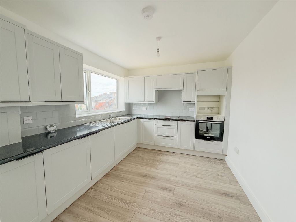 Property photo 2 of 16 Kitchen
