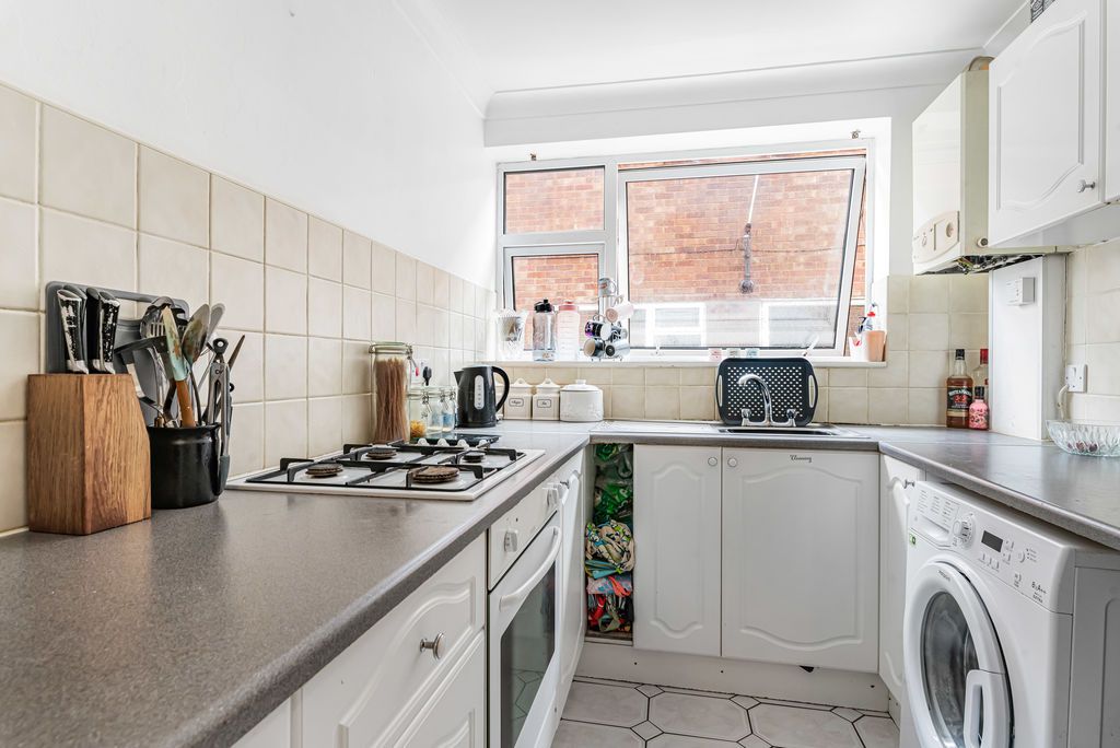 Property photo 3 of 12 Kitchen
