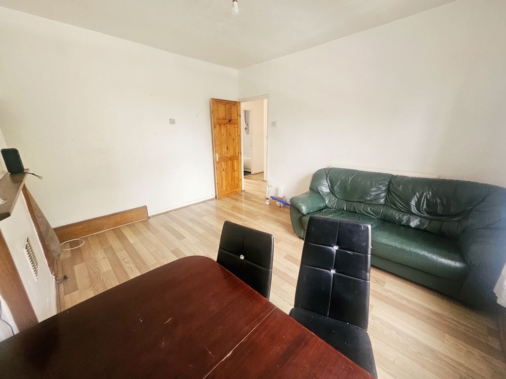 Property photo 3 of 10 Gallery