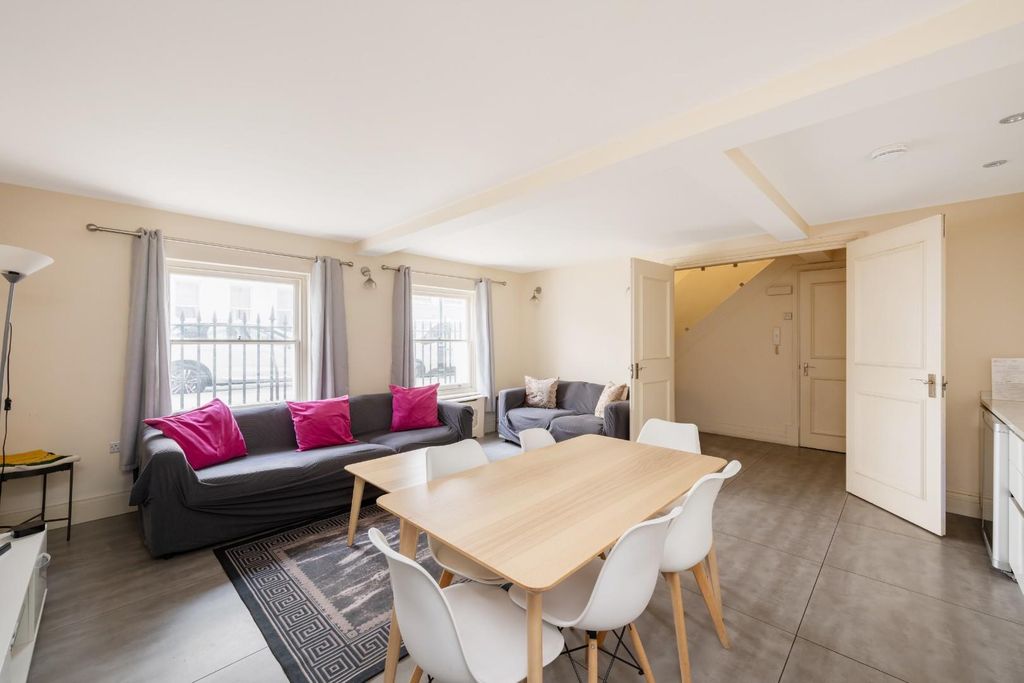 Property photo 2 of 22 107 Lancaster Gate Hi-5.Jpg