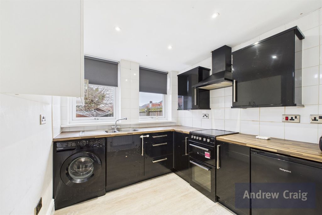 Property photo 2 of 9 Kitchen
