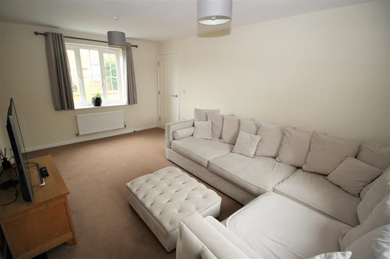 Property photo 3 of 12 Lounge1