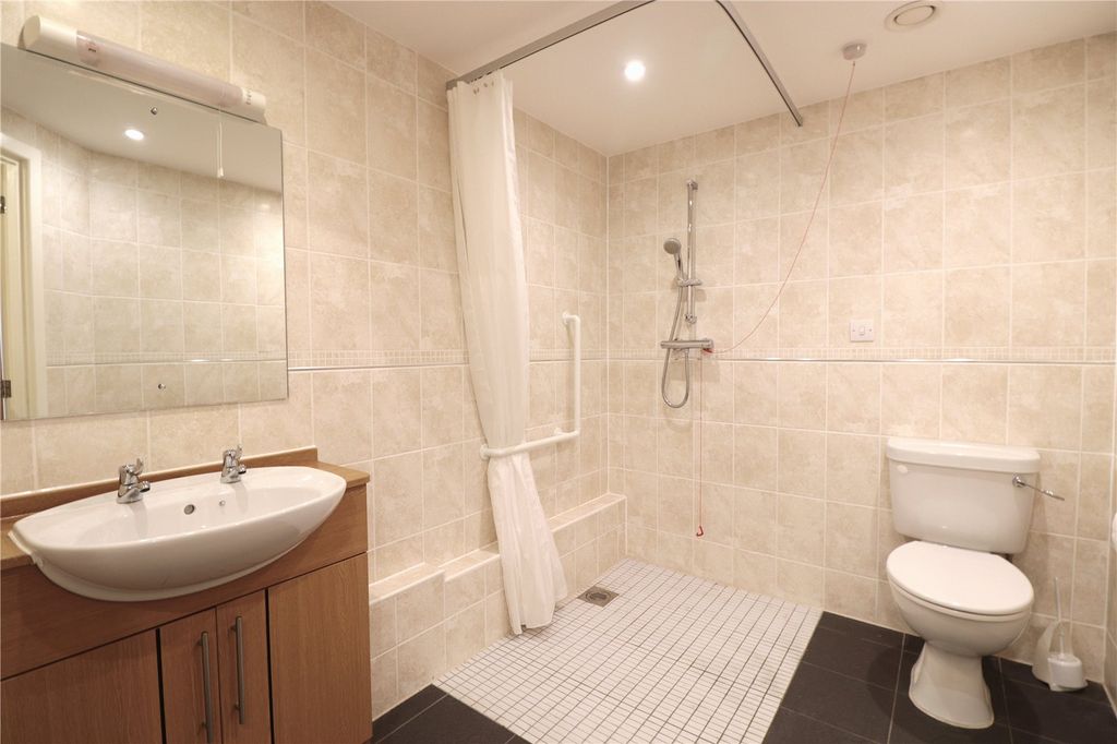 Property photo 3 of 16 Wet Room