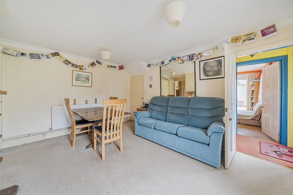Property photo 2 of 16 1374716-5-690E1A4A4F7E6.Jpg
