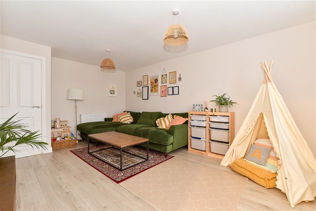 Property photo 1 of 12 Lounge