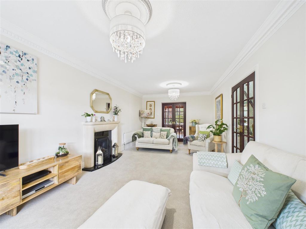 Property photo 3 of 21 Cam03303G0-Pr0241-Still005.Jpg