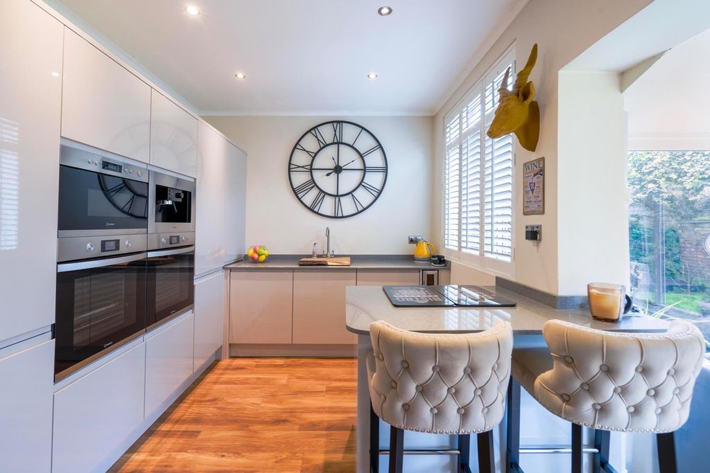 Property photo 3 of 12 Kitchen