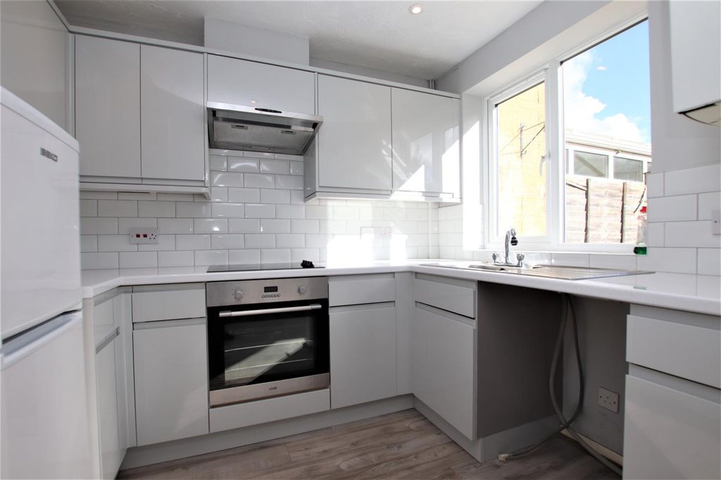 Property photo 3 of 16 Kitchen.Jpg