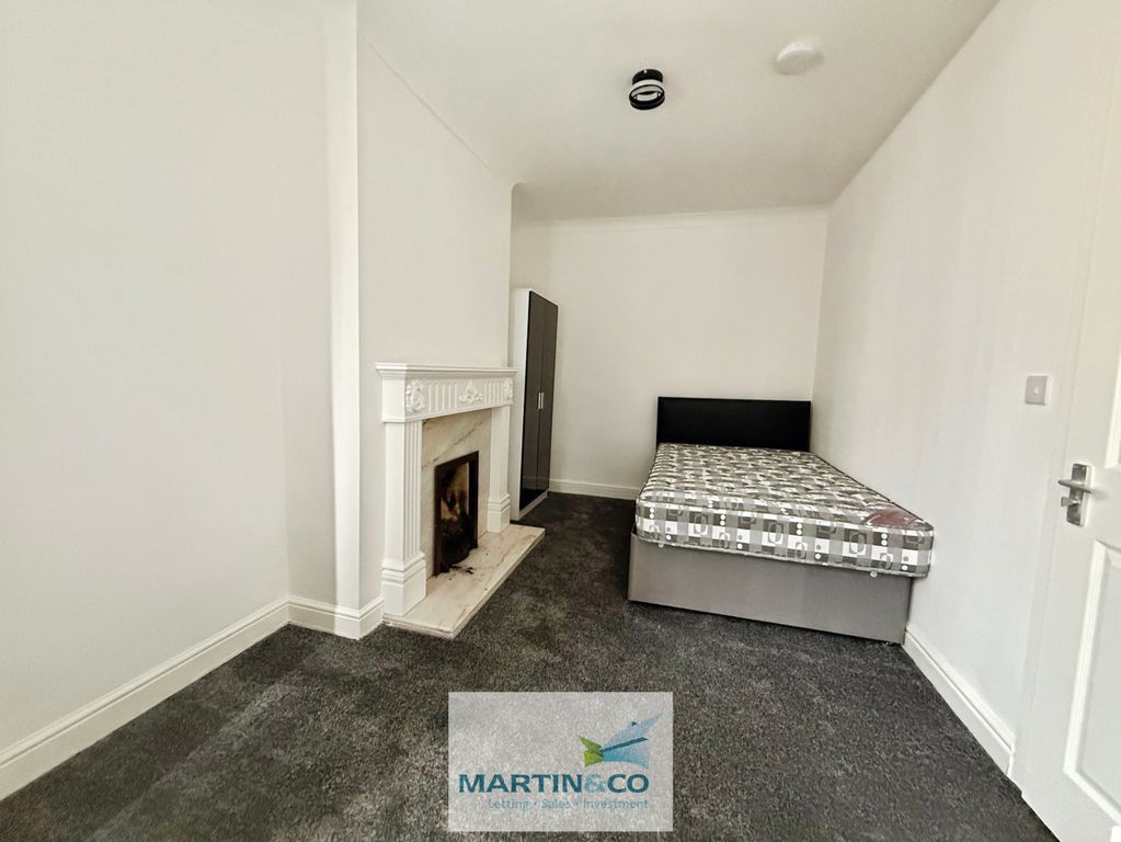 Property photo 3 of 12 7F721B6F--48D4-9219-35Cf28D2C561-12811-0000019C910