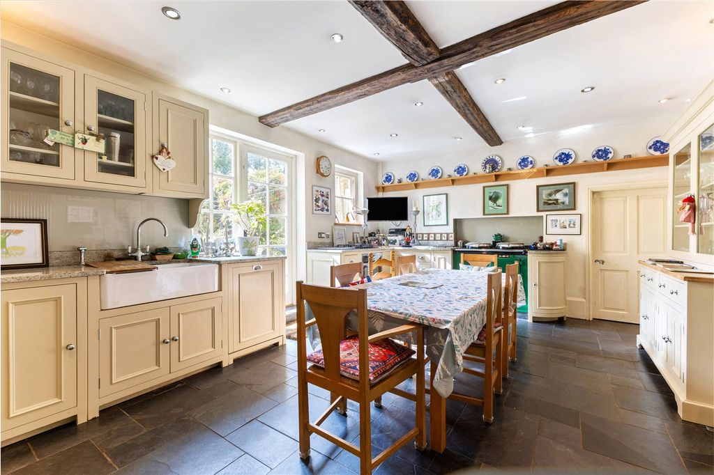 Property photo 3 of 25 Kitchen