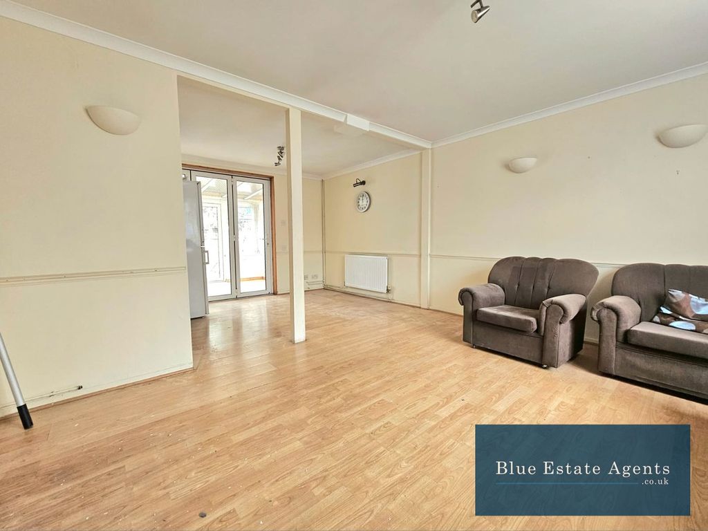 Property photo 3 of 20 Reception