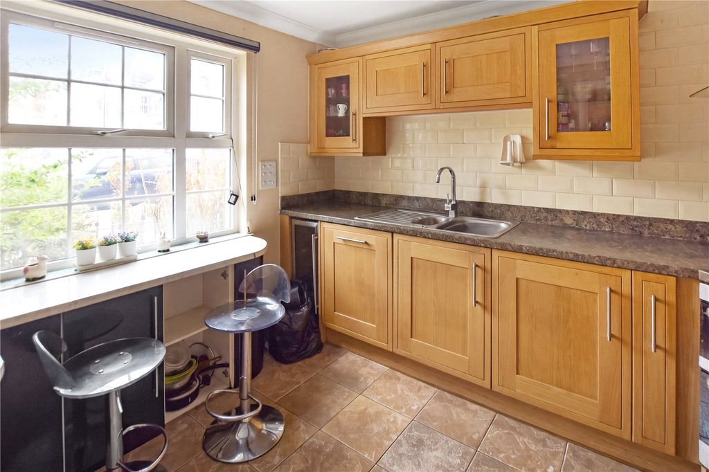 Property photo 3 of 12 Kitchen