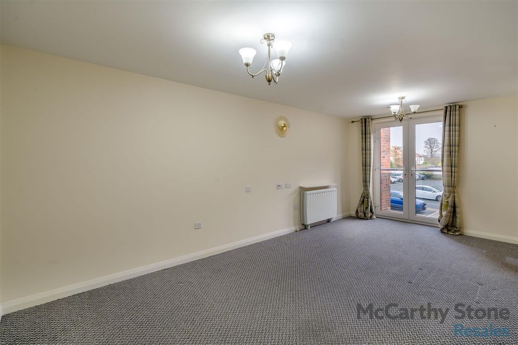 Property photo 2 of 25 8628505-Interior08.Jpg