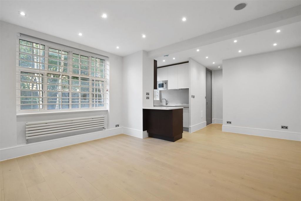 Property photo 3 of 7 Living Area - 62 Kenton Court -Studio 2 - Original