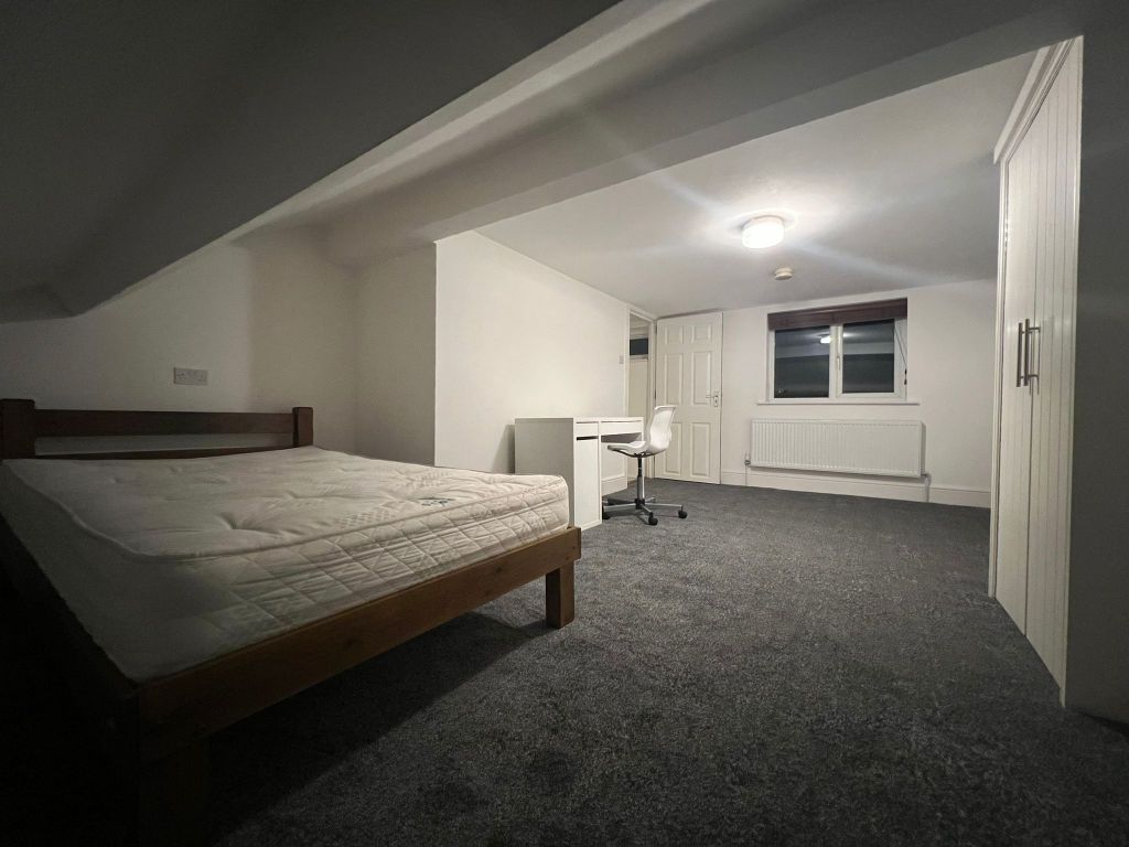 Property photo 1 of 9 Bedroom