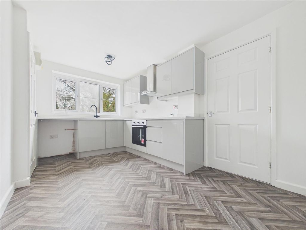 Property photo 3 of 11 Cam01407G0-Pr0128-Still006.Jpg