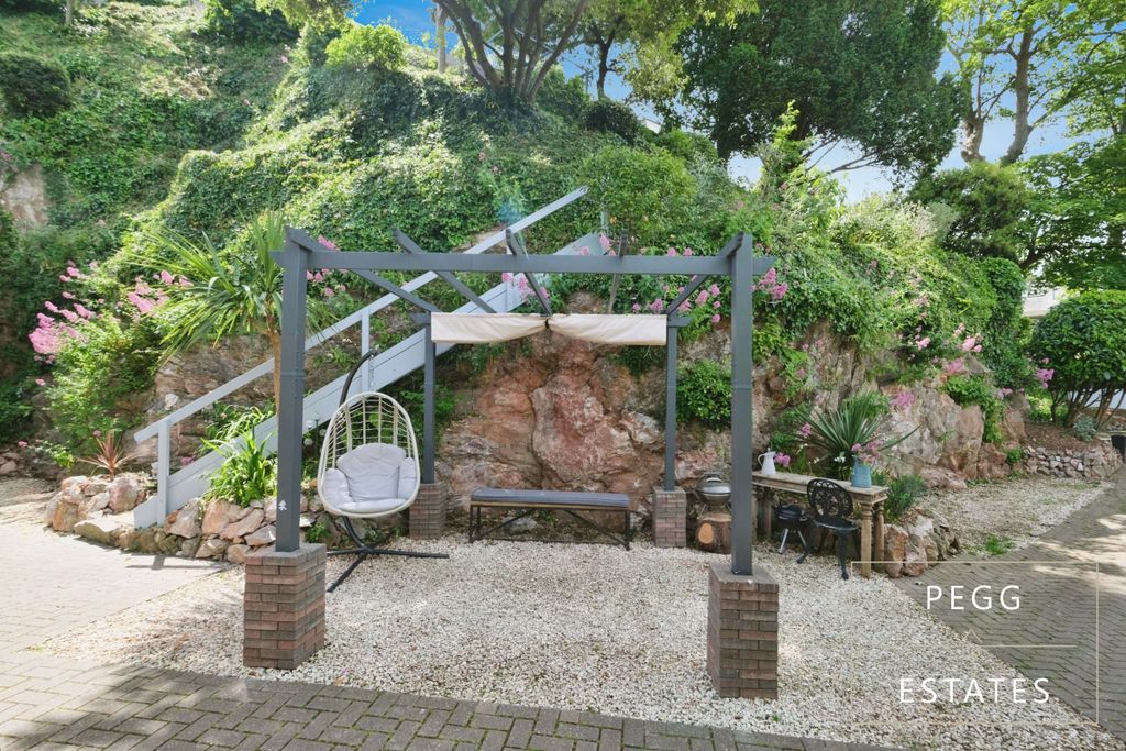 Property photo 3 of 33