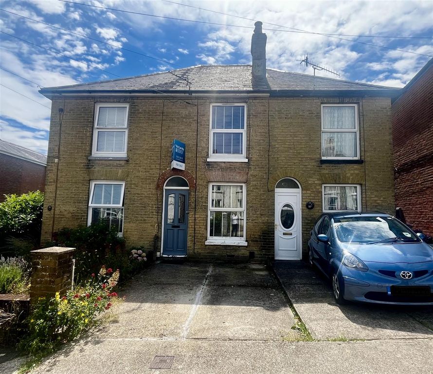 Property photo 1 of 19 Mid Terraced Period Property