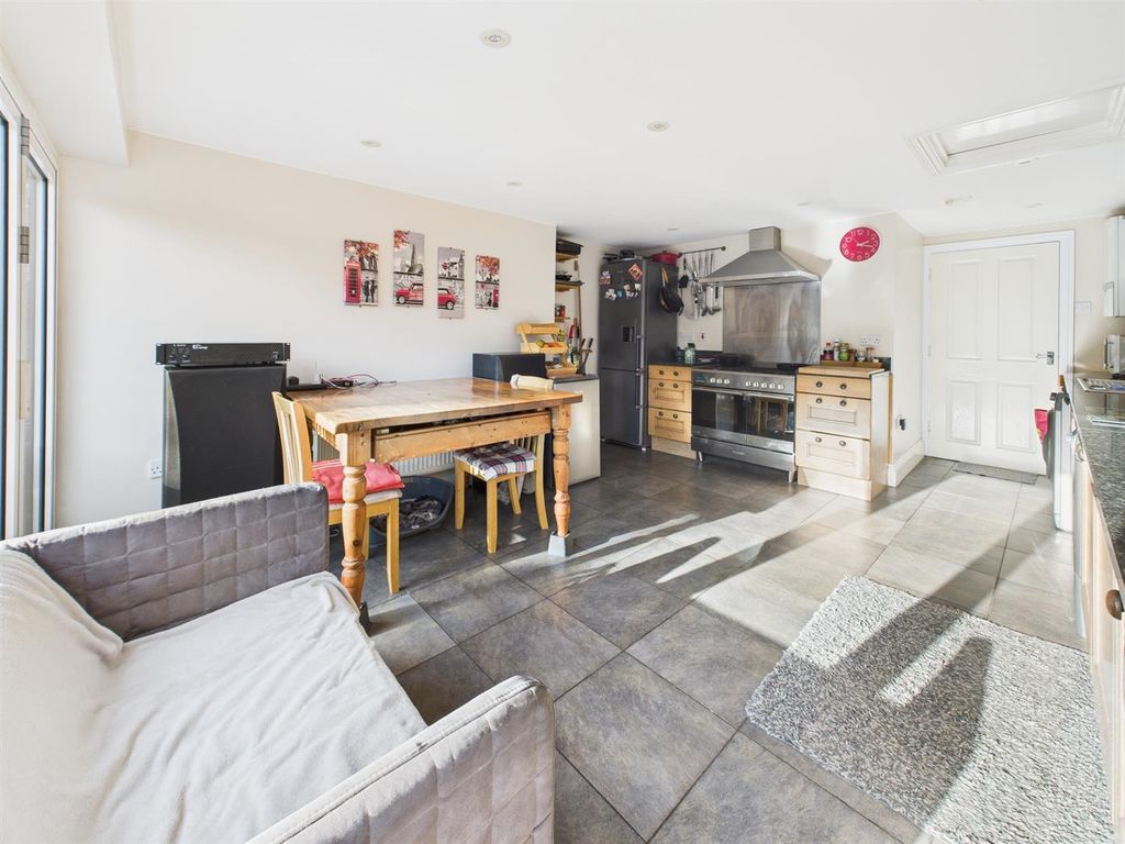 Property photo 2 of 24