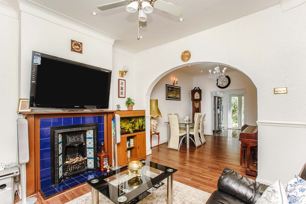 Property photo 3 of 14