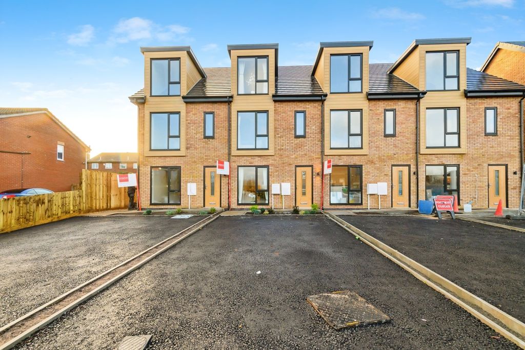 Property photo 3 of 22 Pbox-Img.Jpg