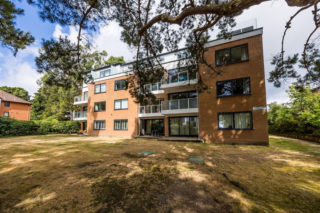 Property photo 2 of 16 Apt2Marinacourt-27.Jpg