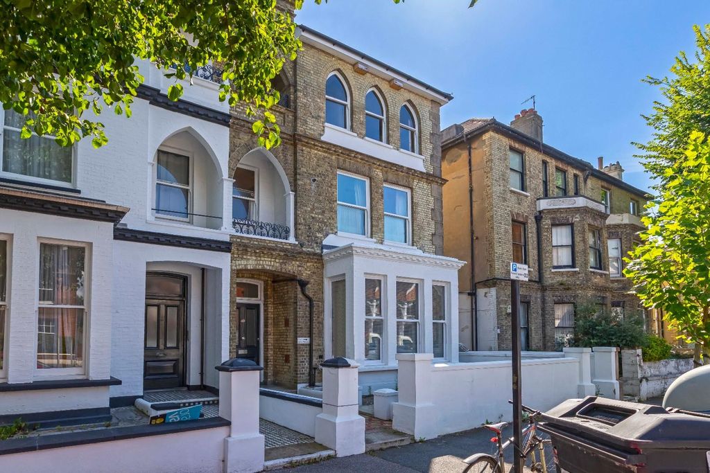 Property photo 1 of 15 3 49 Sackville_14.Jpg