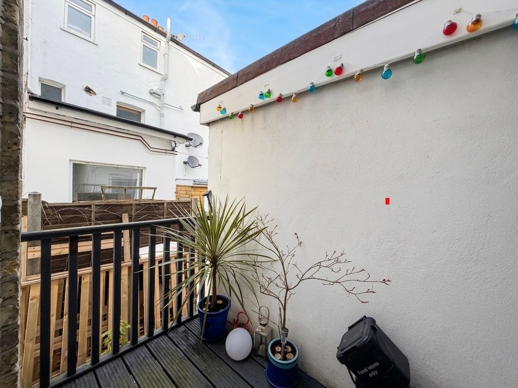 Property photo 2 of 7 Balcony