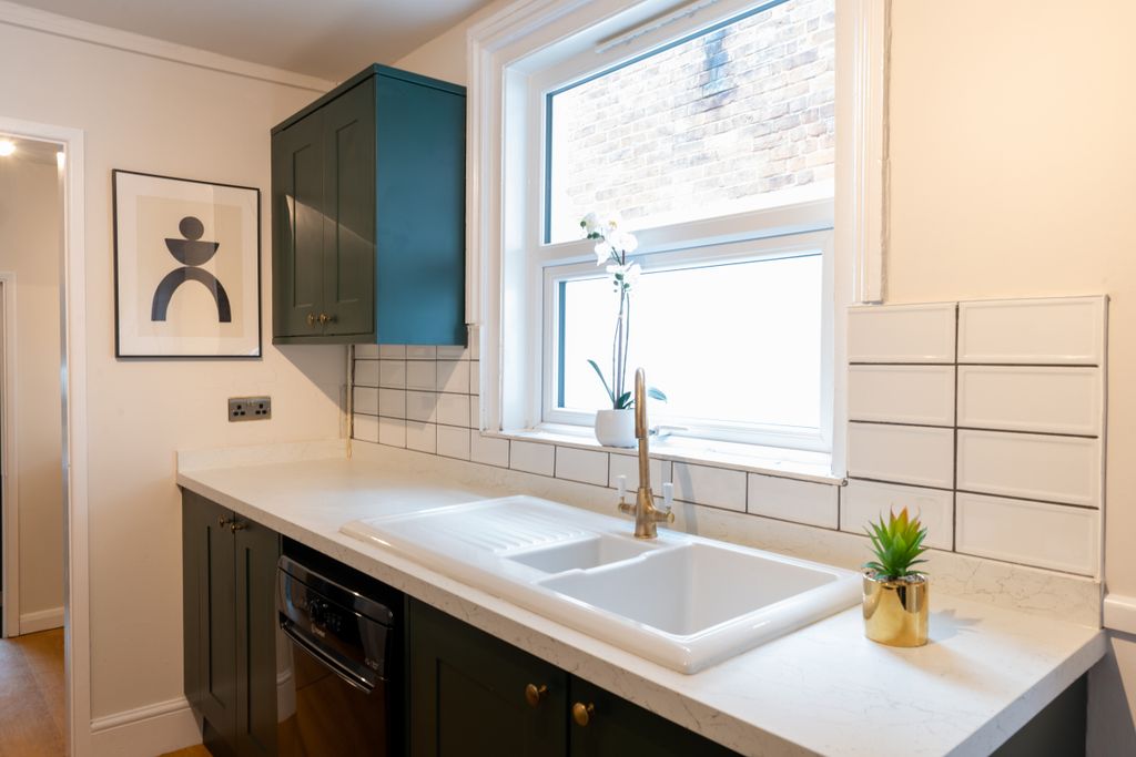 Property photo 3 of 17 22 Springfield, Kitchen 2