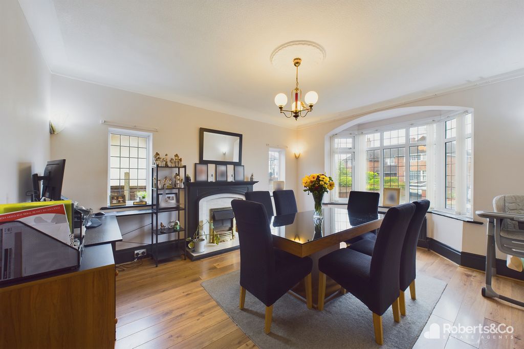 Property photo 3 of 19 Dining Room