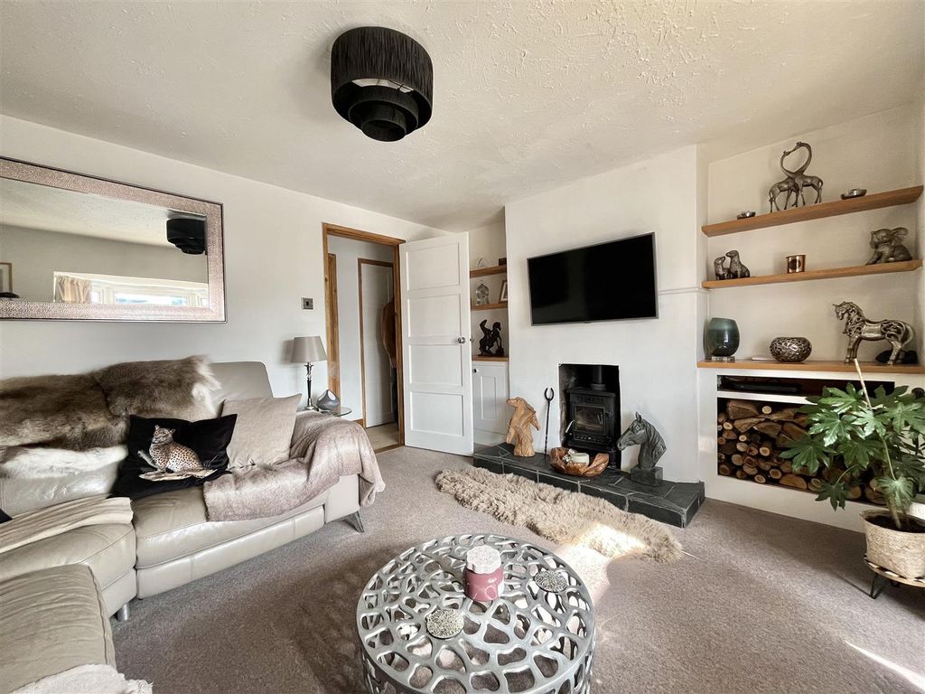 Property photo 3 of 16