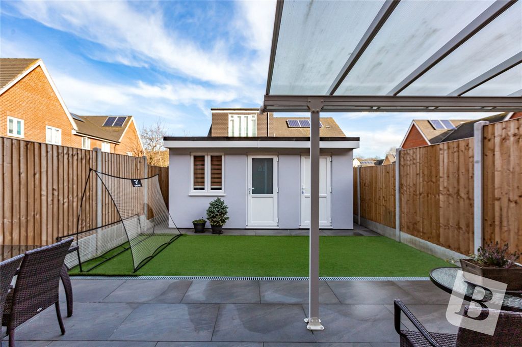 Property photo 3 of 17 Garden