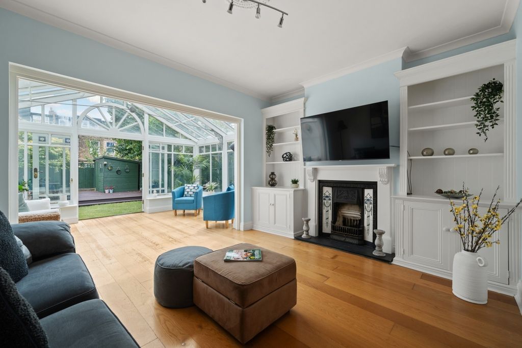 Property photo 2 of 19 14