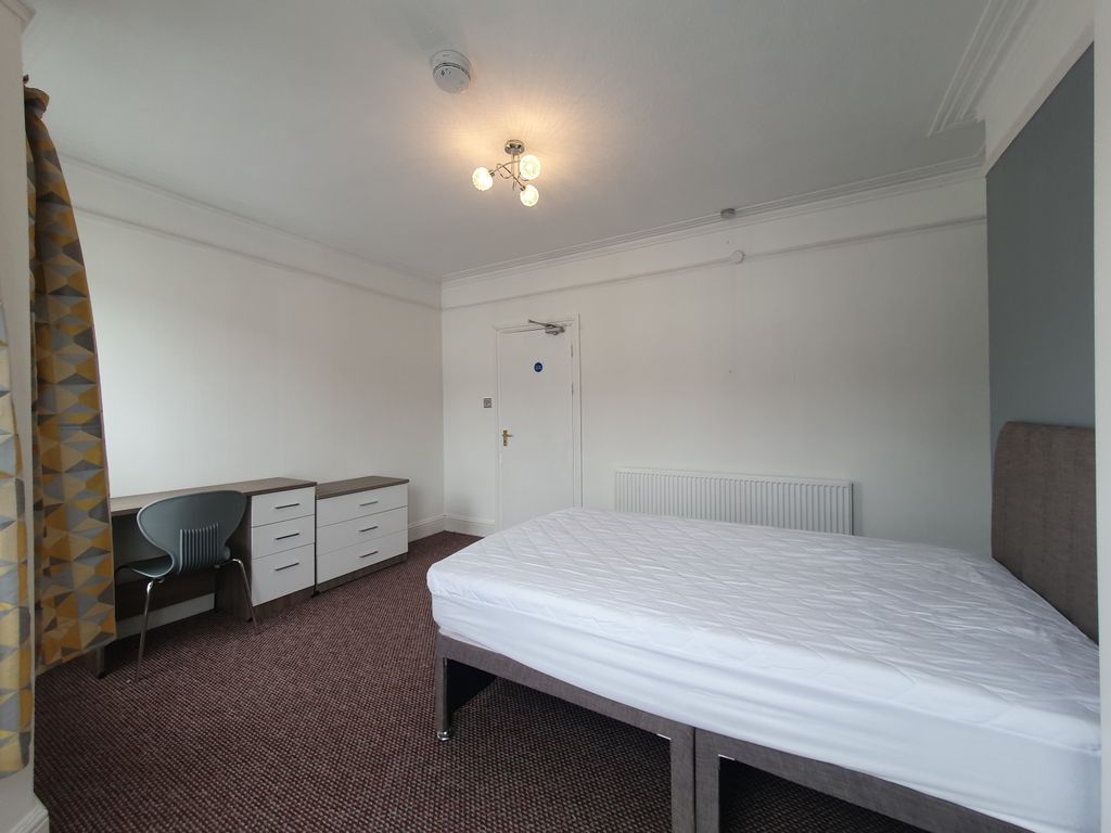 Property photo 3 of 5 Room