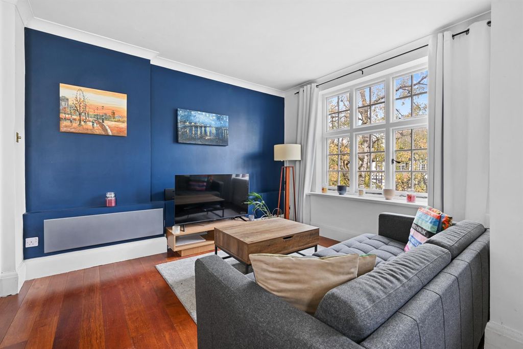 Property photo 3 of 10 223 Holly Lodge Mansions - Reception.Jpg