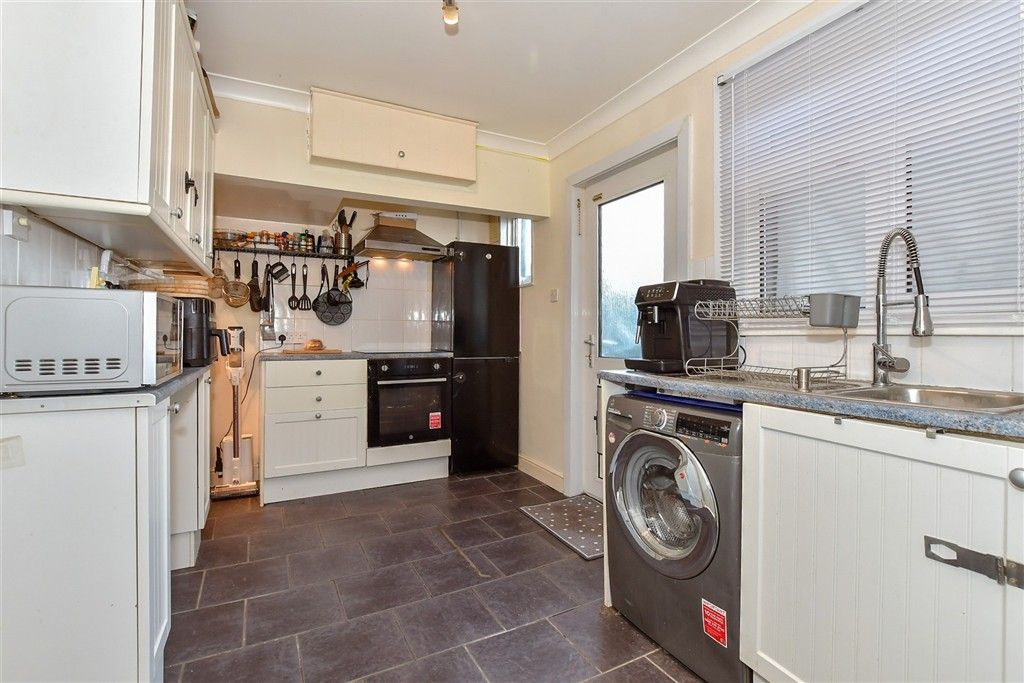 Property photo 2 of 11 Kitchen