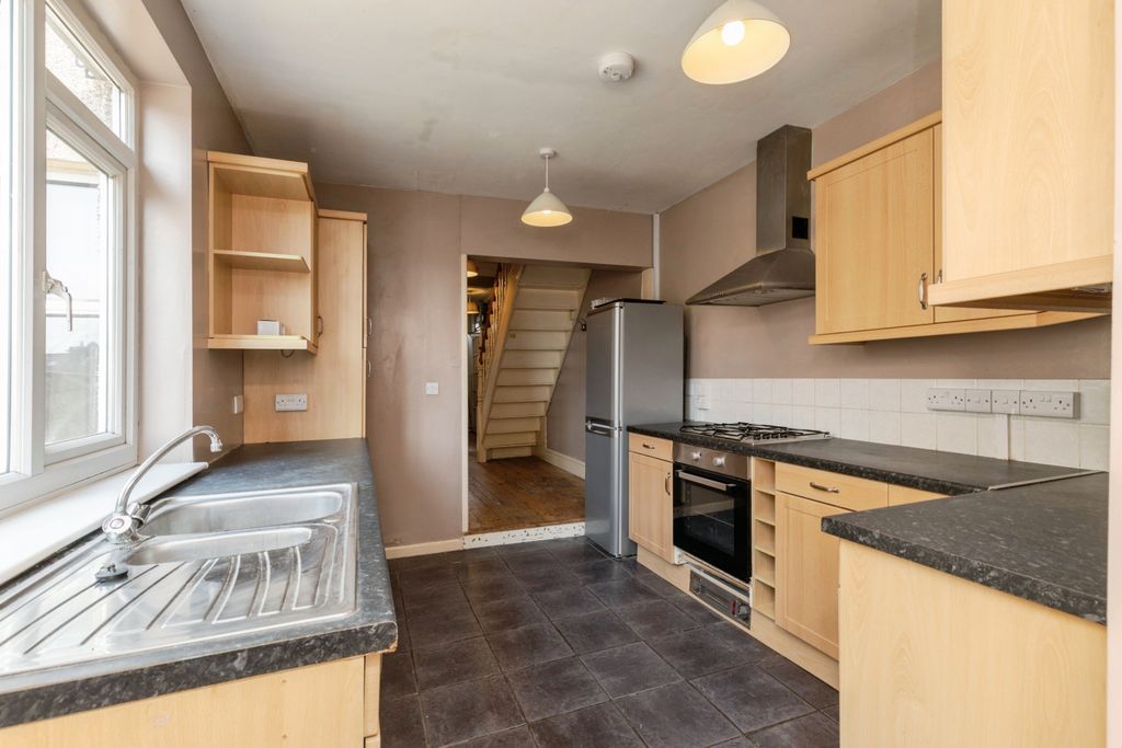 Property photo 2 of 20