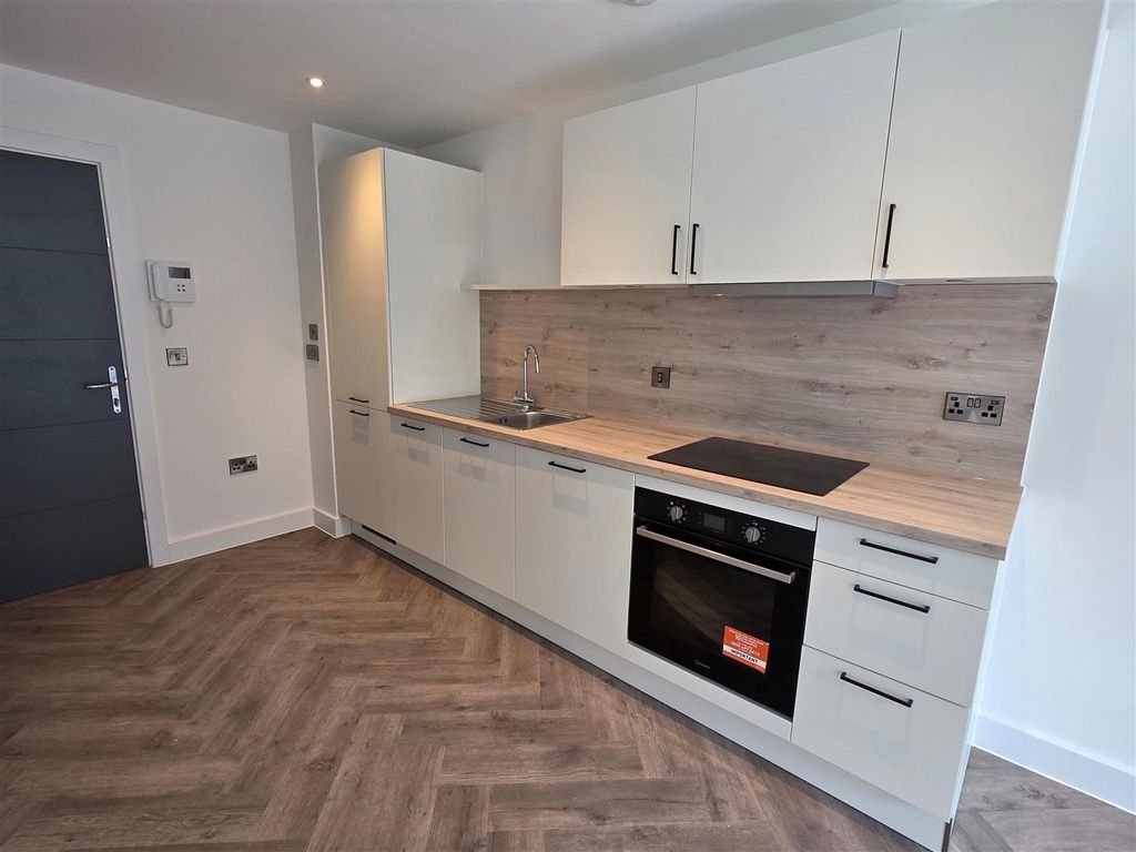 Property photo 3 of 6 Kitchen