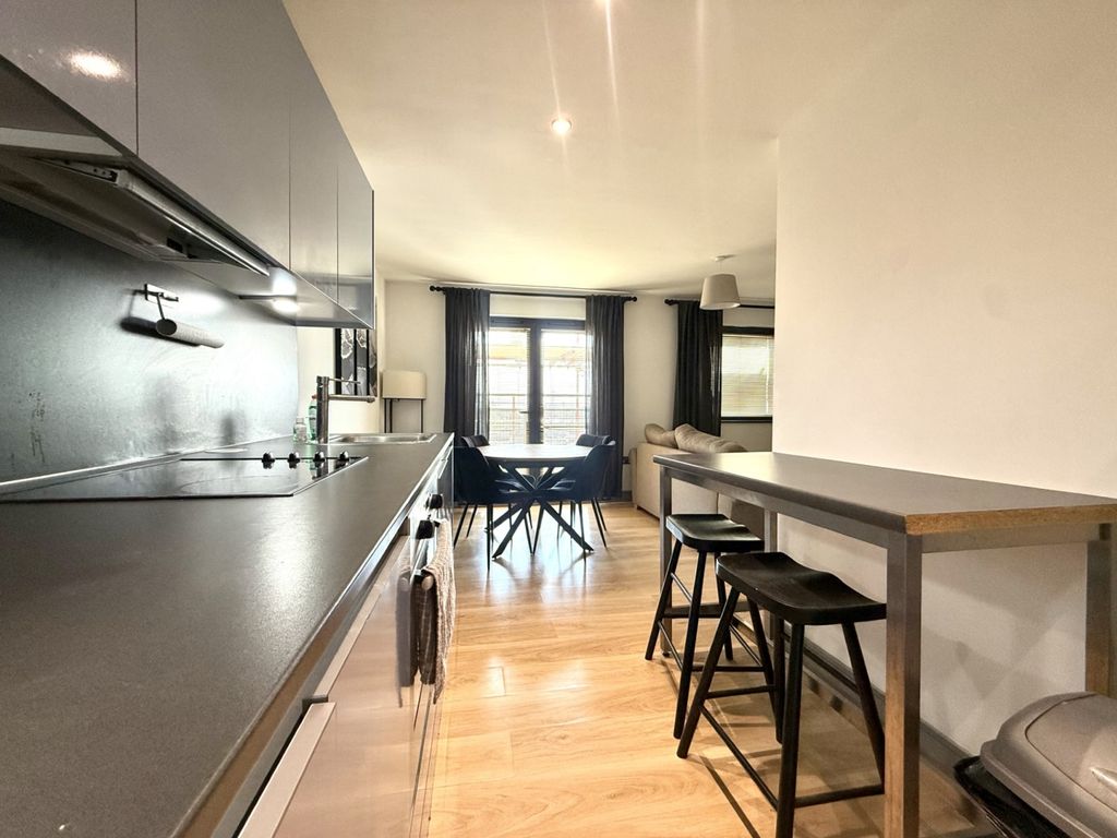 Property photo 3 of 9 852Af21A-6225-4F5F-Acfe-73B004F65Cb3