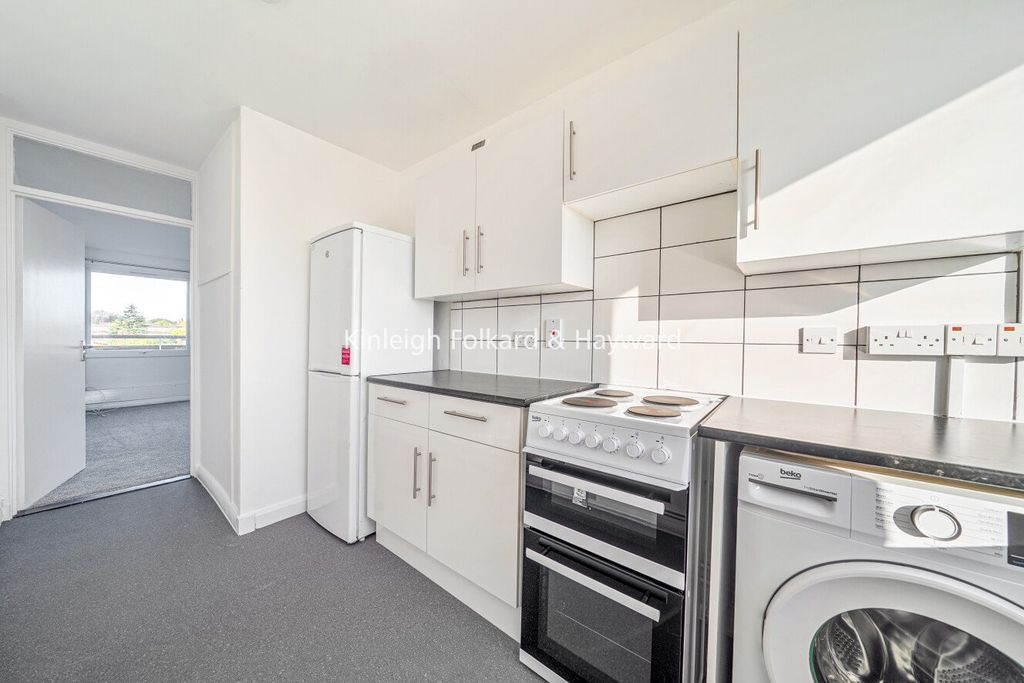 Property photo 2 of 17 Kitchen