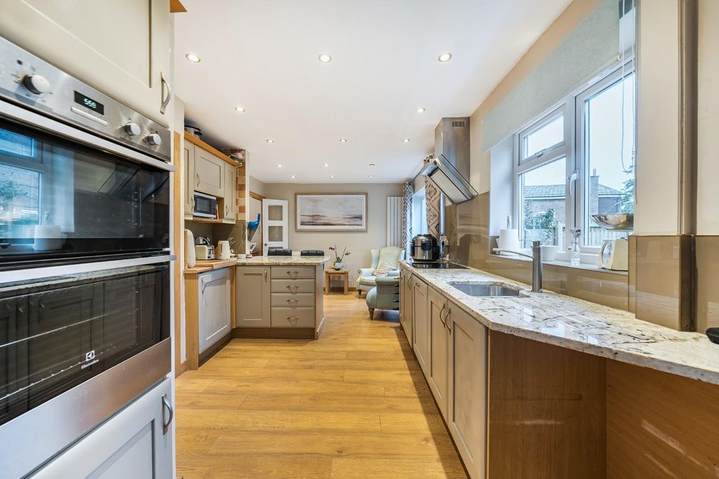 Property photo 2 of 31 1399892-17-69666E4947984.Jpg