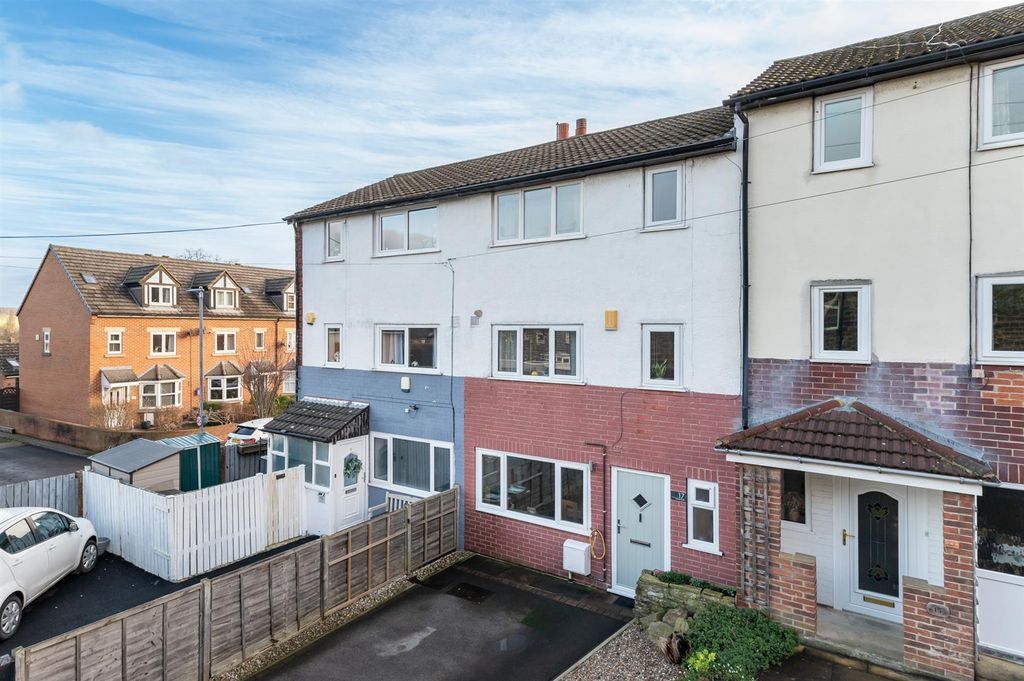 Property photo 1 of 28 Neville Road