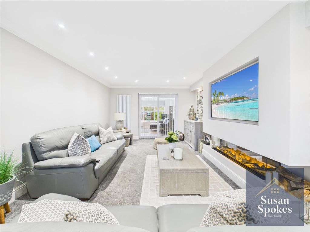 Property photo 3 of 35 Cam01858G0-Pr0187-Still006.Jpg