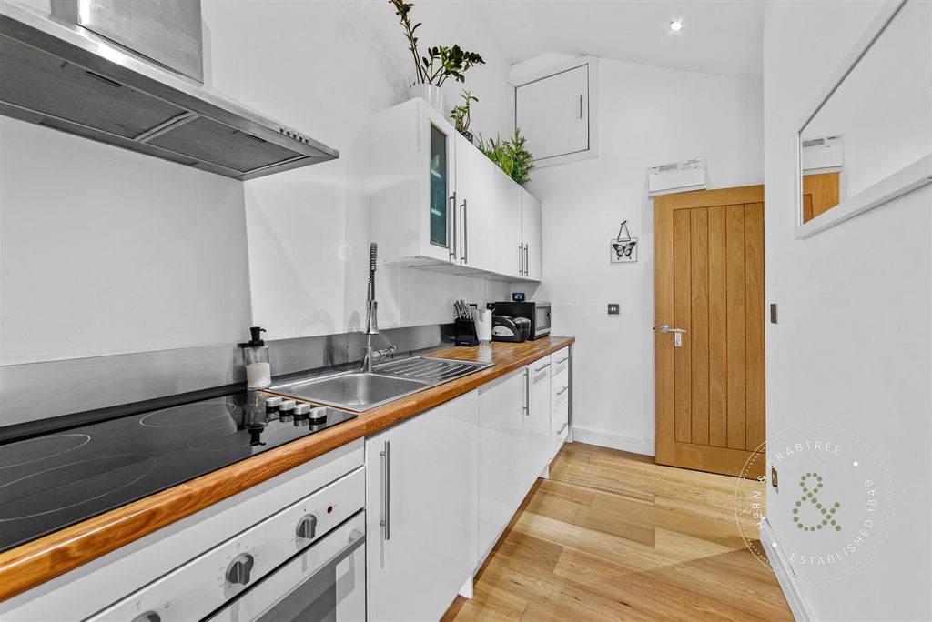 Property photo 3 of 13 Penarth-Road-09.Jpg