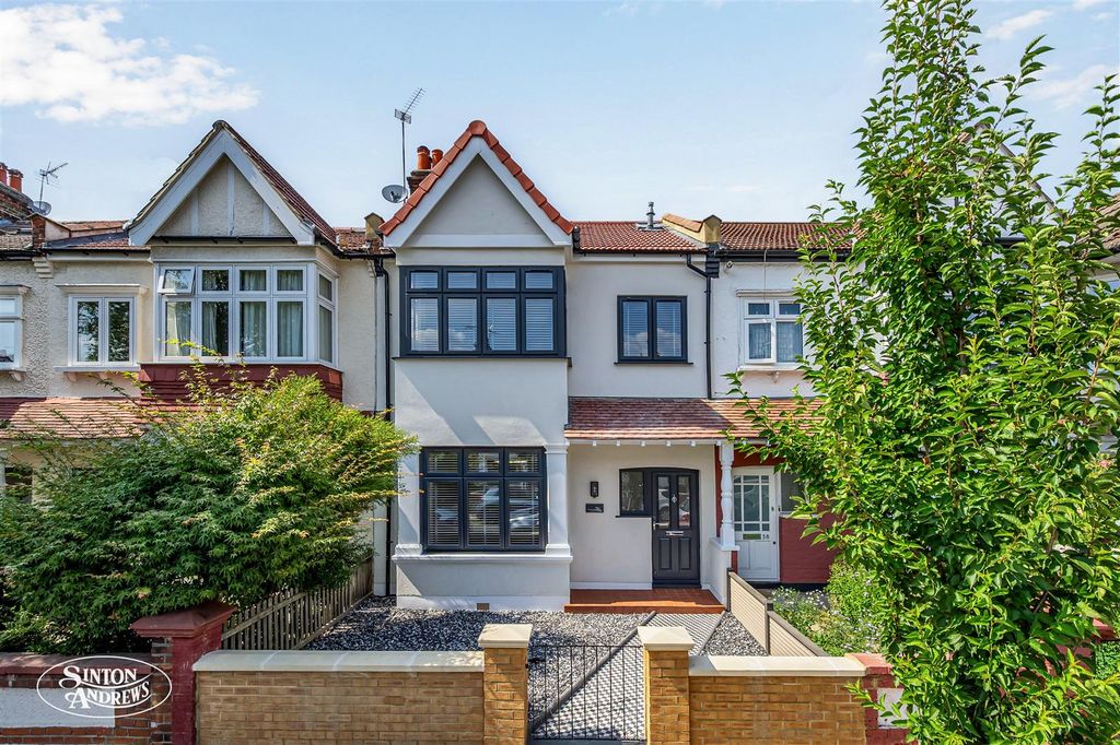 Property photo 1 of 18 40 Claygate Road-1.Jpg