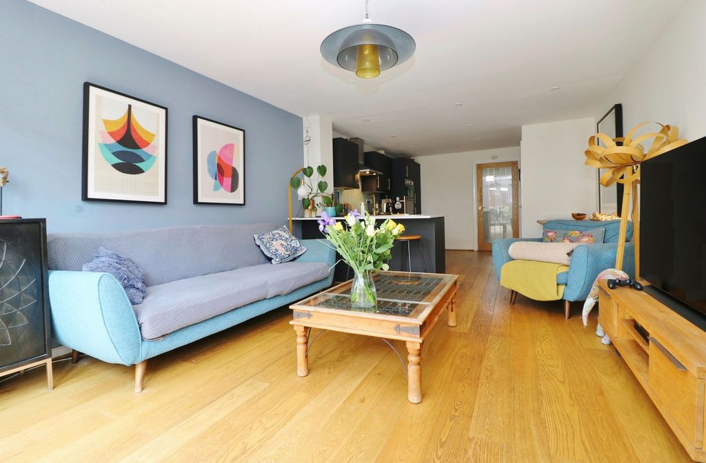 Property photo 2 of 17