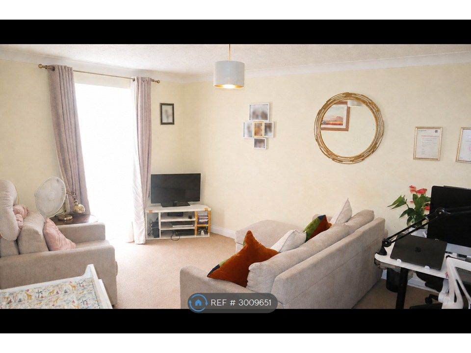 Property photo 3 of 12 Living Room