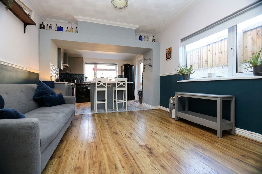 Property photo 3 of 31