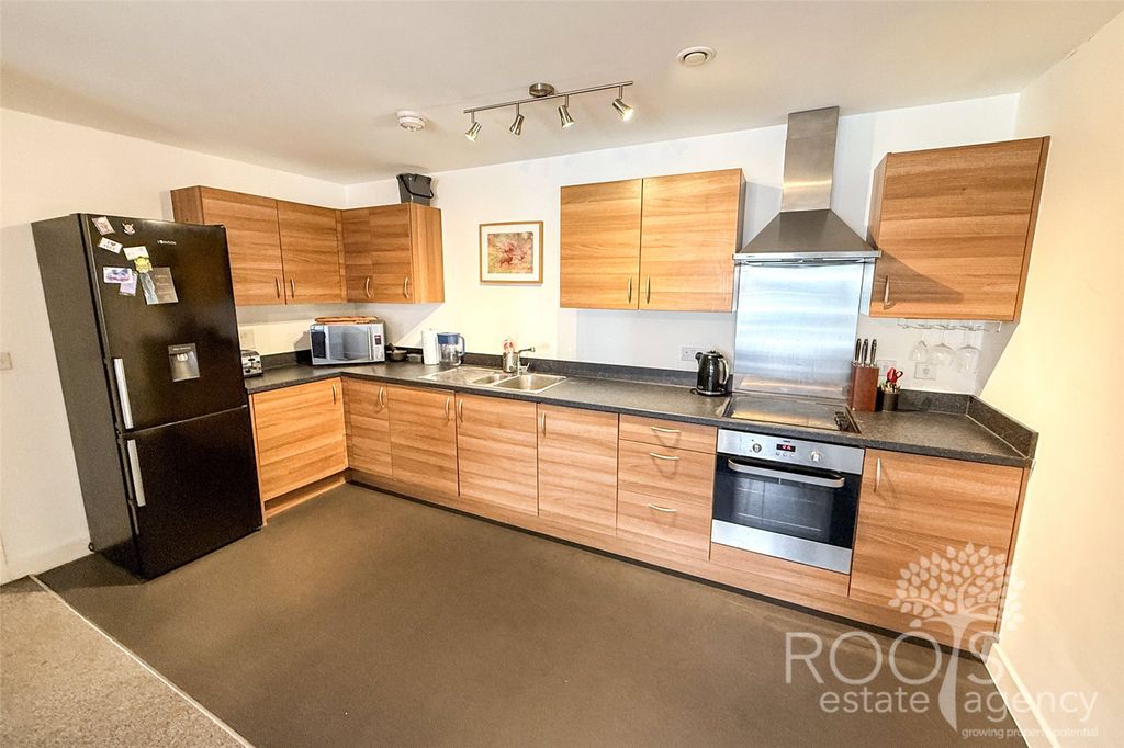 Property photo 3 of 13 Kitchen