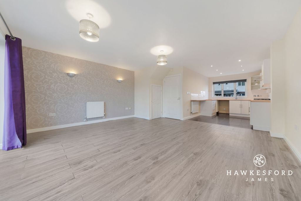 Property photo 3 of 13 Mount Field, Queenborough - Lounge